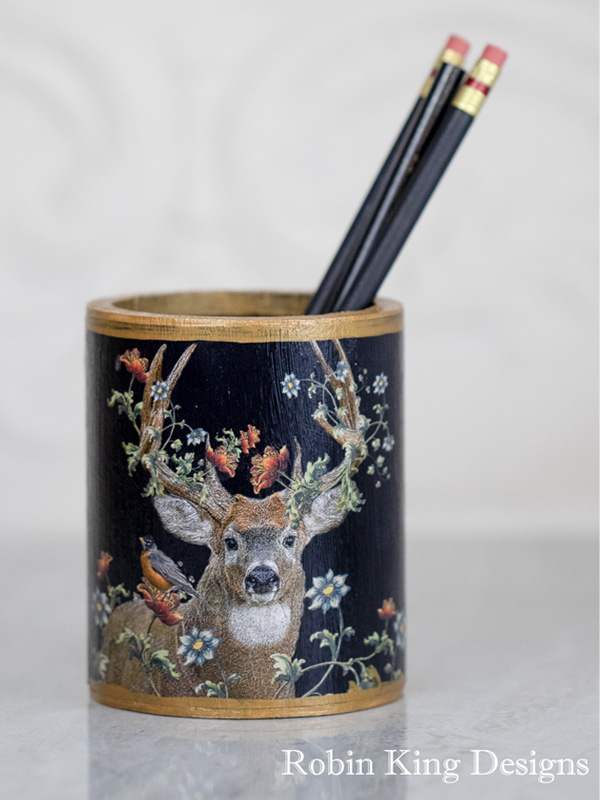 Red The Whitetail Buck and a Robin on Black Pencil Holder Round