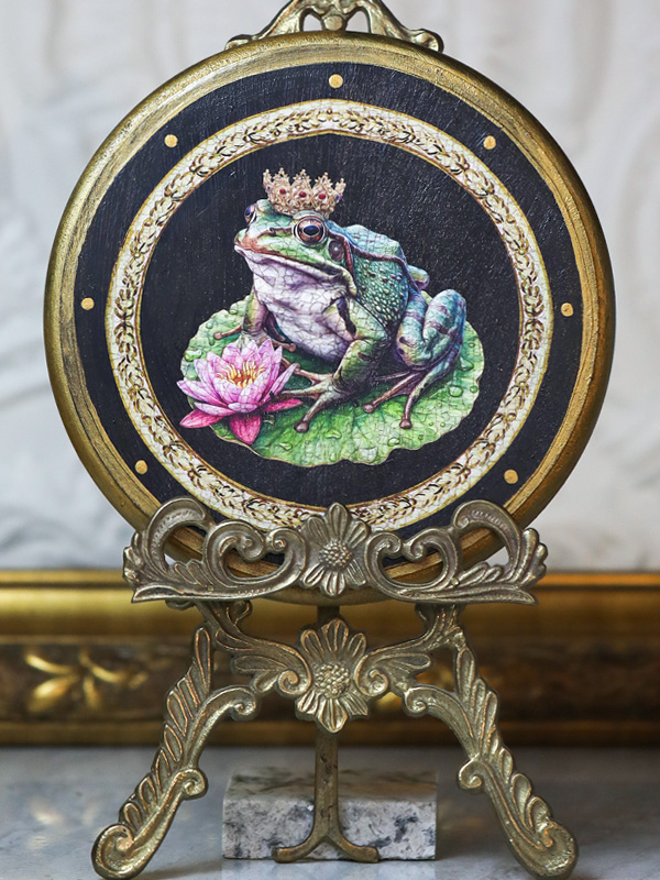 Crowned Frog Plaque